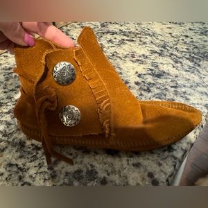 🥾Minnetonka Brown Suede Booties 8.5 🥾